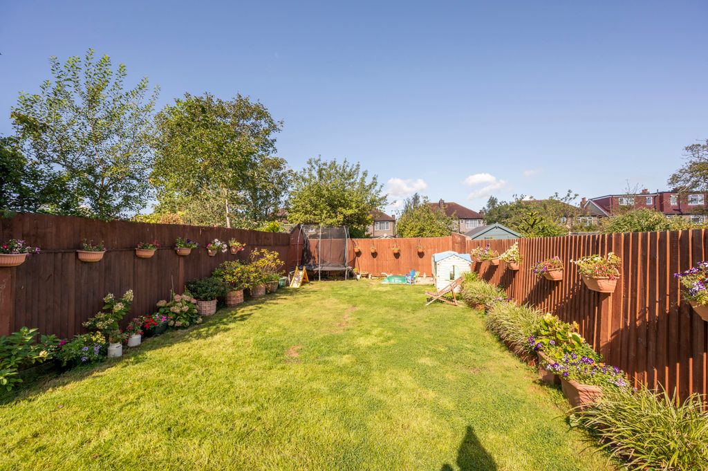 Property photo 3 of 19 Picture No. 15