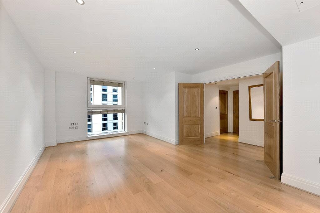 Property photo 1 of 11 Sitting Room2