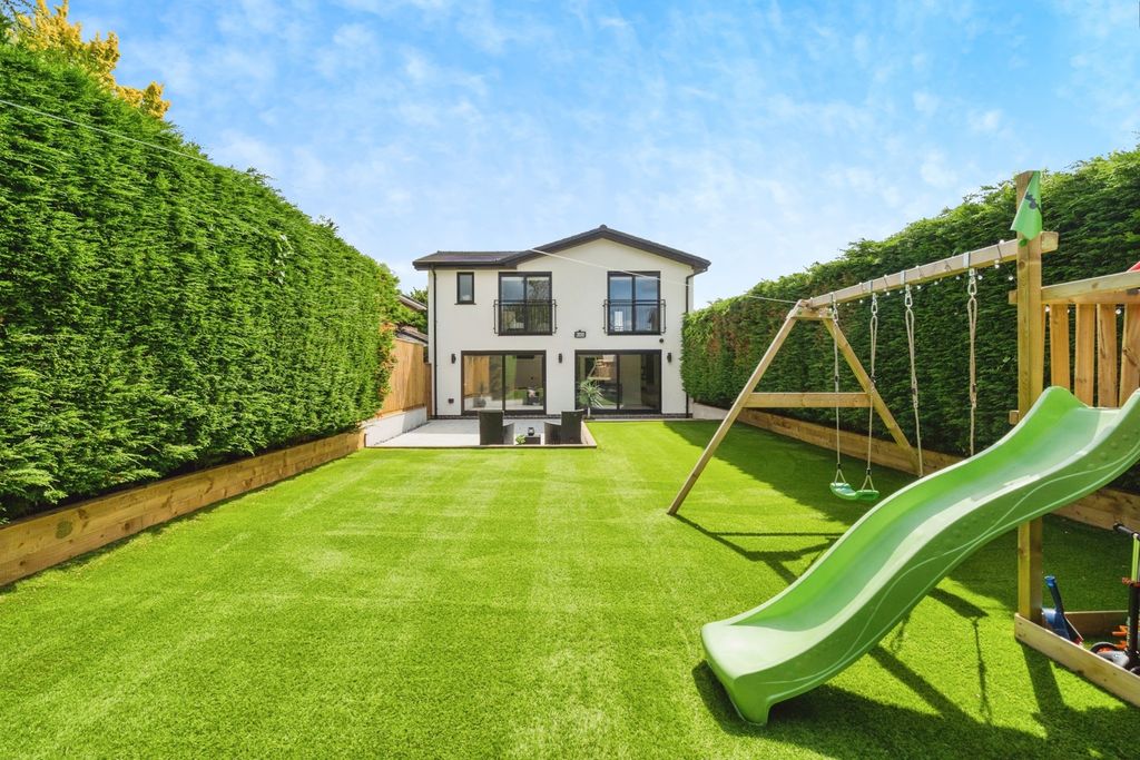 Property photo 1 of 17 Garden