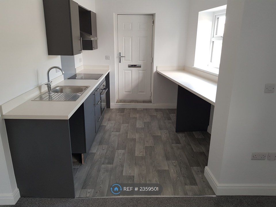 Property photo 2 of 10 Kitchen