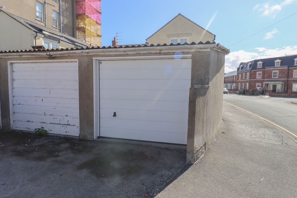 Property photo 1 of 5