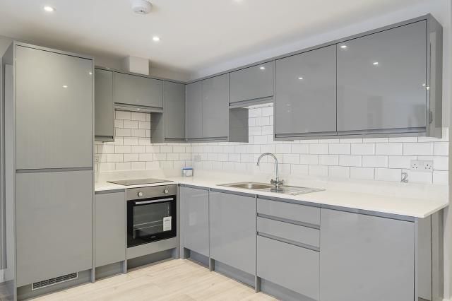 Property photo 2 of 18 Kitchen