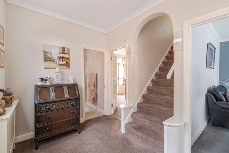 Property photo 2 of 13 Entrance Hall