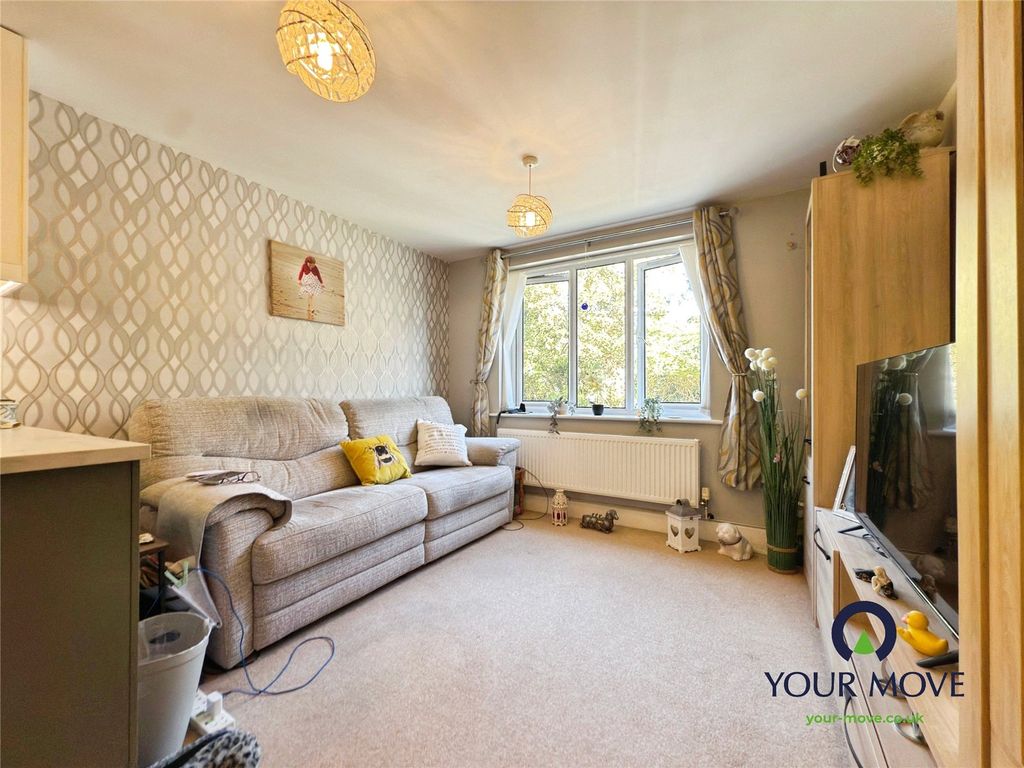 Property photo 3 of 10 Lounge