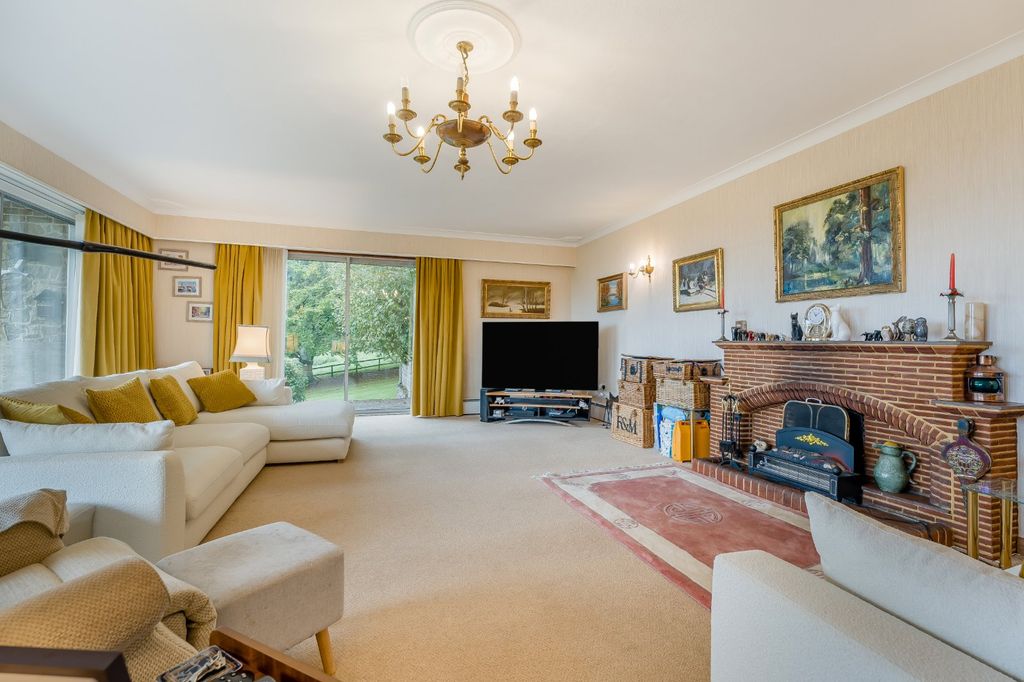 Property photo 3 of 15 Sitting Room