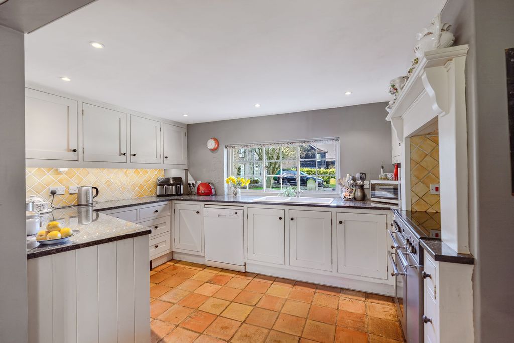 Property photo 3 of 46