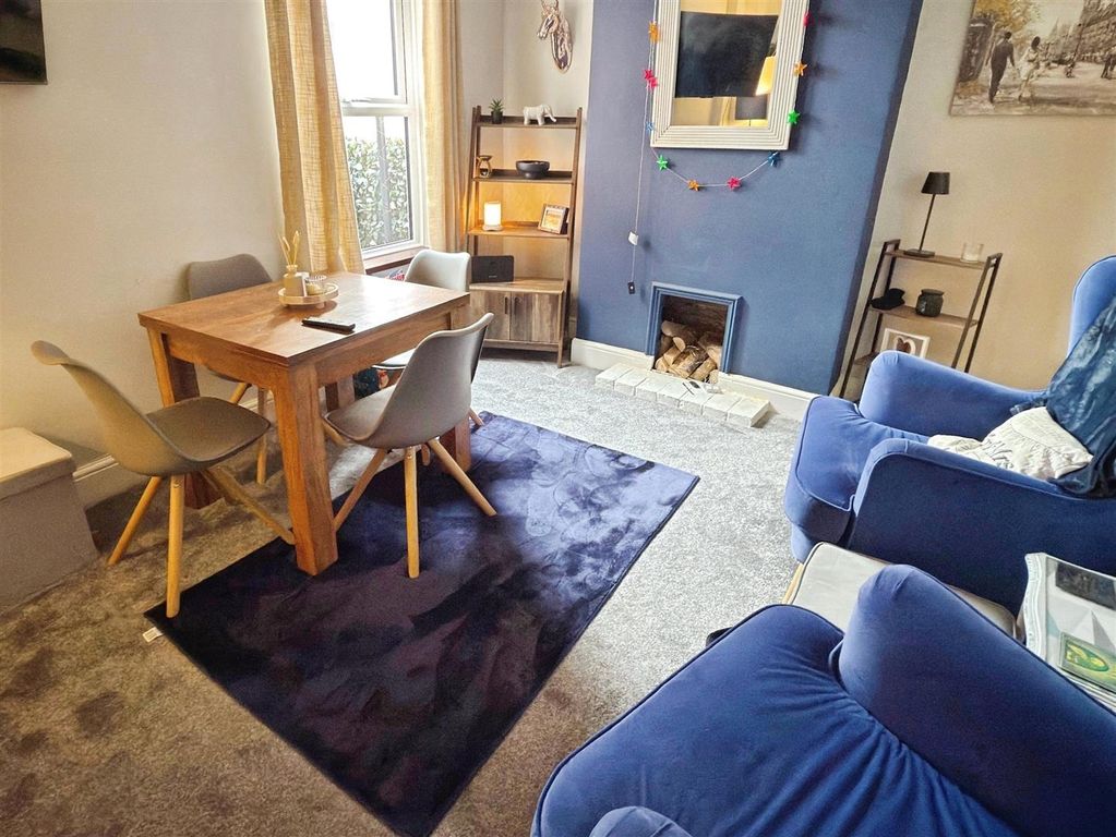 Property photo 3 of 12 Burton St  (10).Jpg