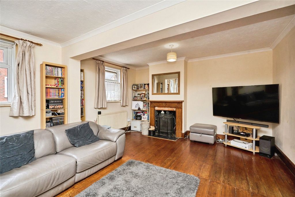 Property photo 2 of 12 Lounge