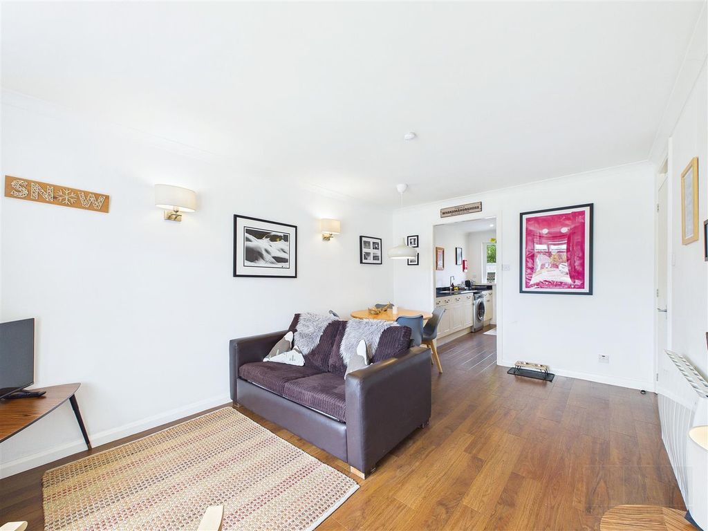 Property photo 3 of 20 Sitting Room / Dining Area