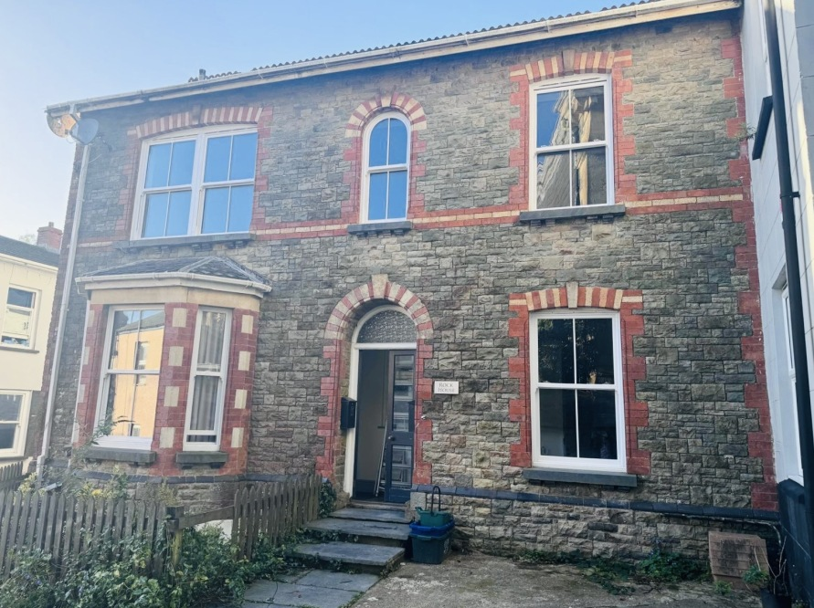 Property photo 1 of 9