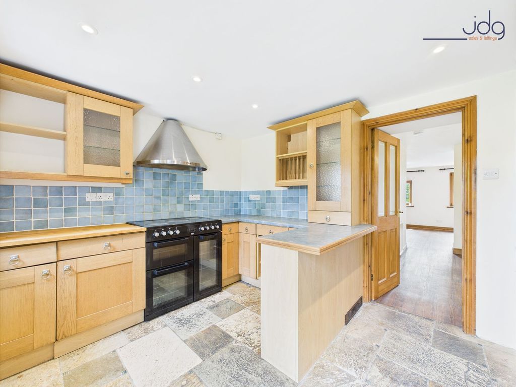 Property photo 2 of 11 Modern Kitchen