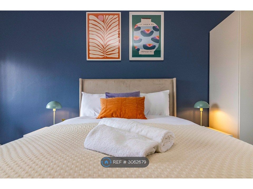 Property photo 1 of 17 Room 1