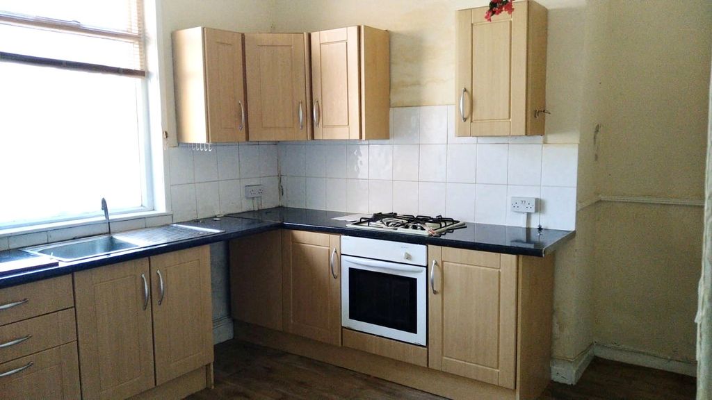 Property photo 3 of 7 Kitchen