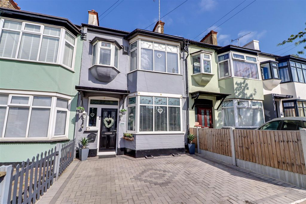 Property photo 1 of 17