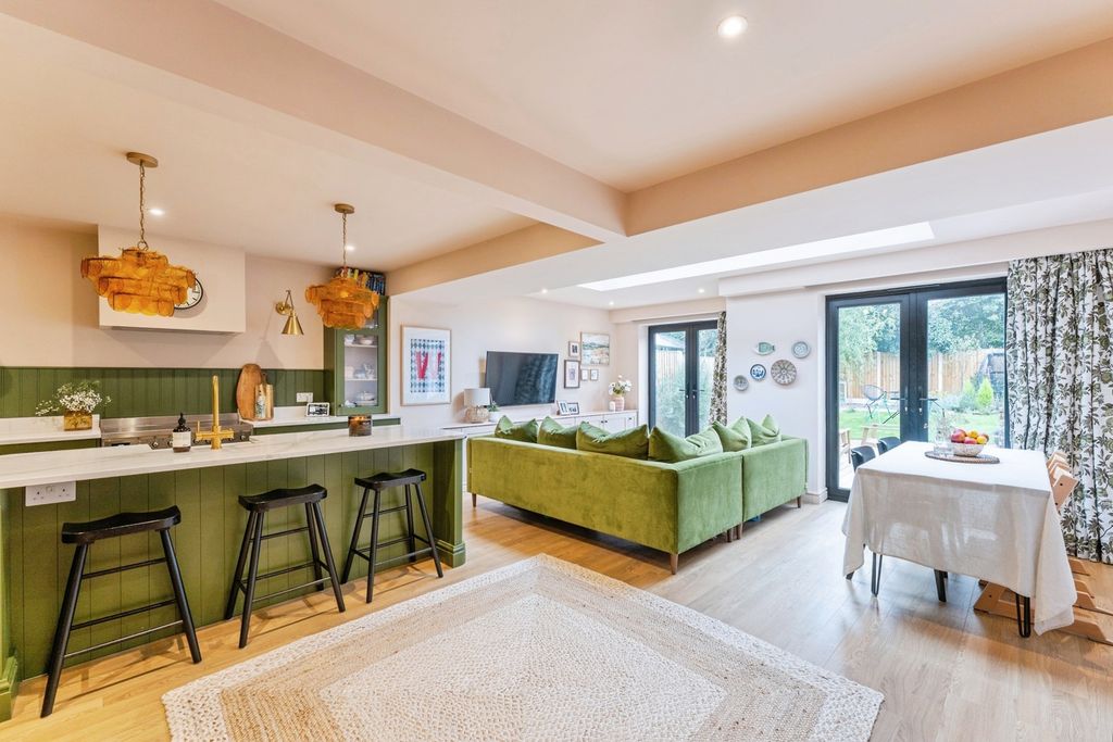 Property photo 3 of 17 Openplan Family Room