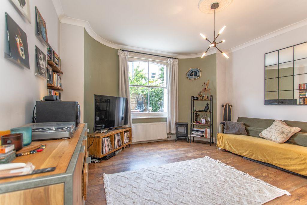 Property photo 3 of 19 5