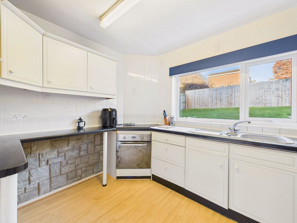 Property photo 3 of 11 Kitchen