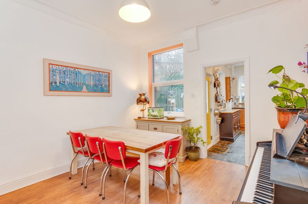 Property photo 3 of 25