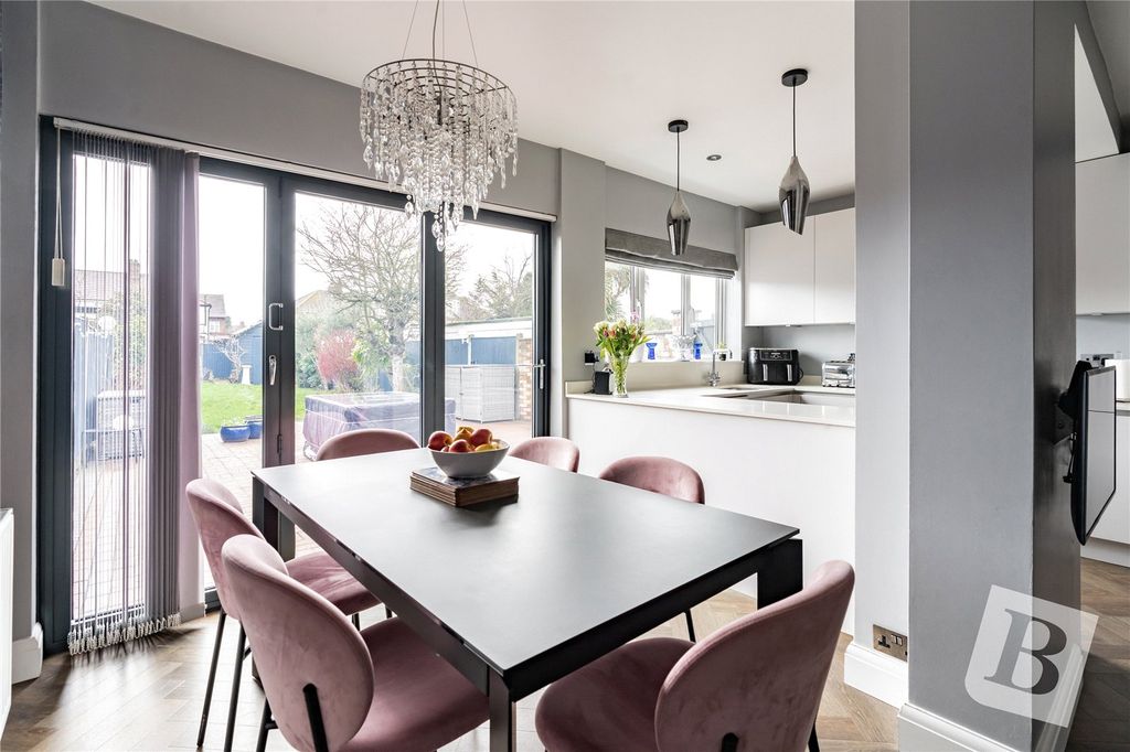 Property photo 2 of 17 Kitchen