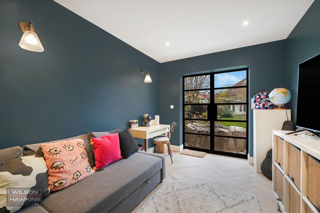 Property photo 3 of 19 64 Whitmore Road - 8Kuhfcxhgag7Zvbv24Ye.Jpg