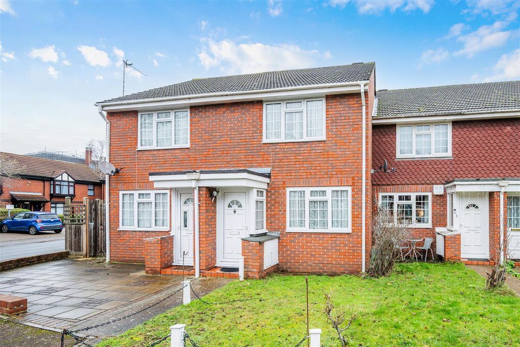 Property photo 1 of 15 Delaporte Close, 71- (14).Jpg