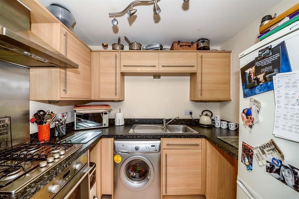 Property photo 3 of 8 Kitchen