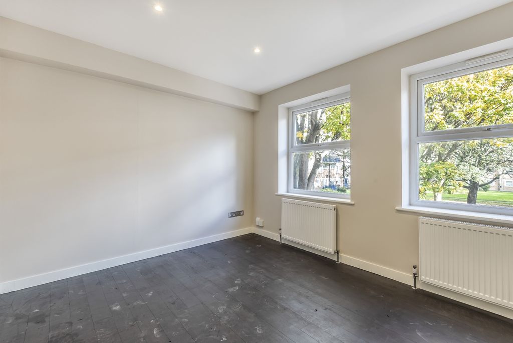 Property photo 2 of 8 Bedroom