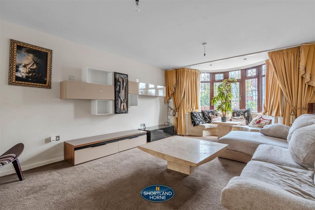 Property photo 3 of 42 140 Leamington Road (26 Of 49).Jpg