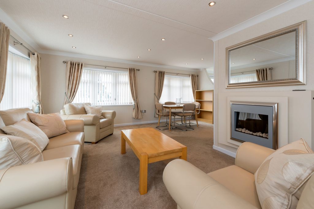 Property photo 3 of 15 Lounge-Diner