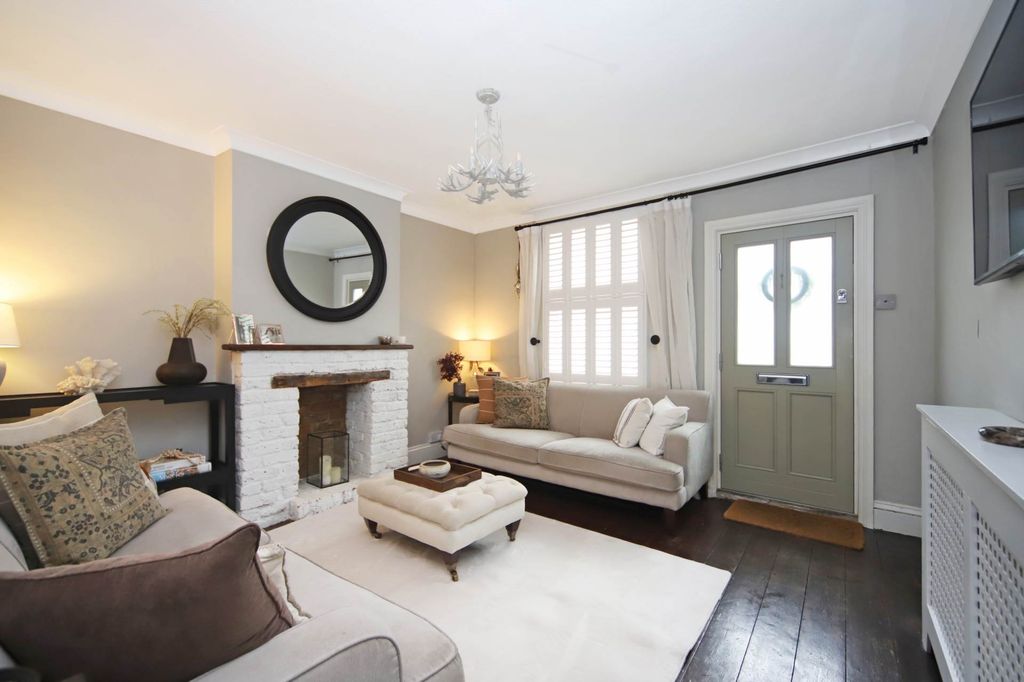 Property photo 2 of 34