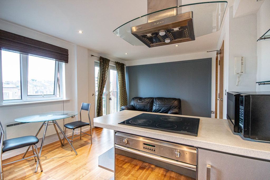 Property photo 1 of 10 4