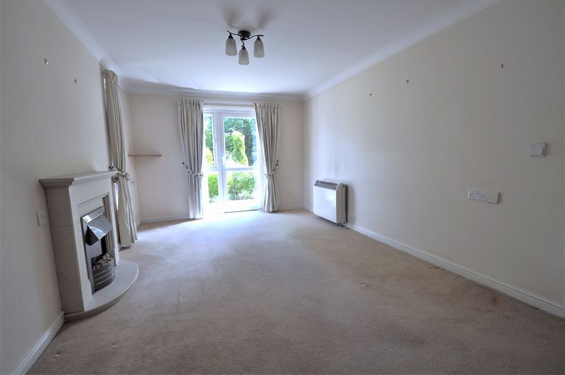 Property photo 2 of 17 Lounge