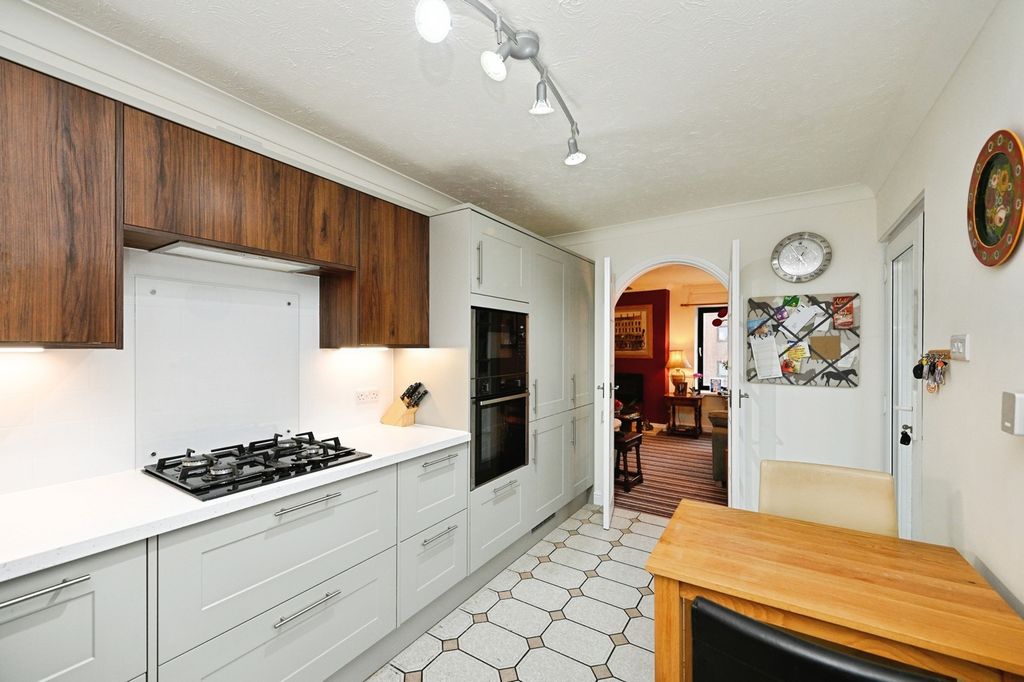 Property photo 2 of 27 Pbox-Img.Jpg