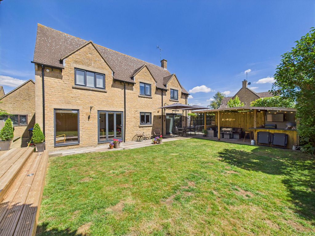 Property photo 2 of 34