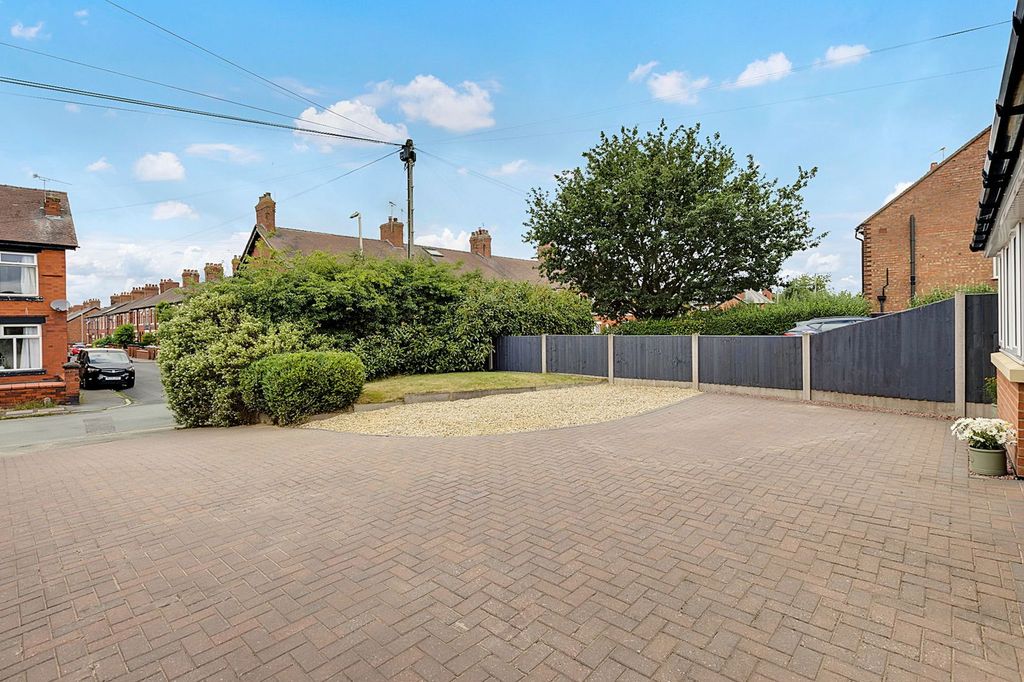 Property photo 3 of 27