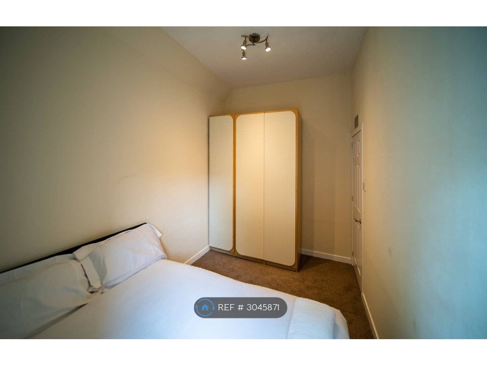 Property photo 3 of 8 Bedroom