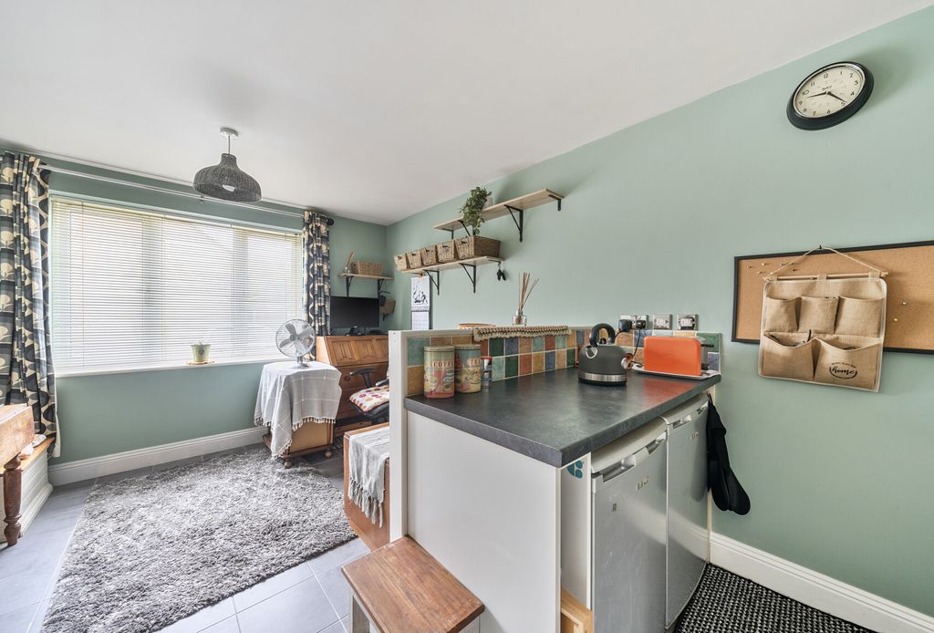 Property photo 3 of 9 1333135-13-688c80...