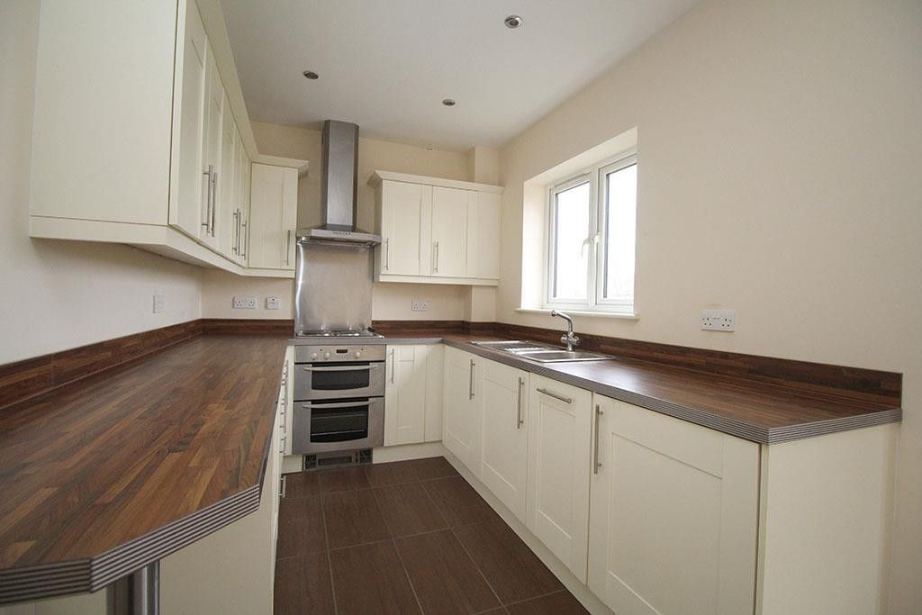 Property photo 3 of 16 Kitchen