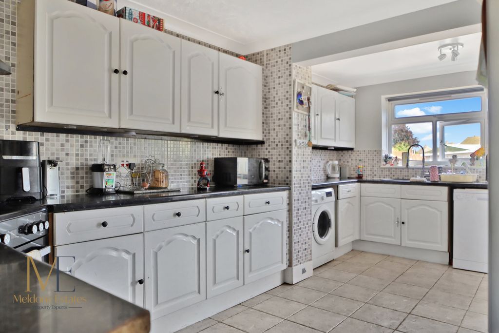 Property photo 3 of 14 Kitchen
