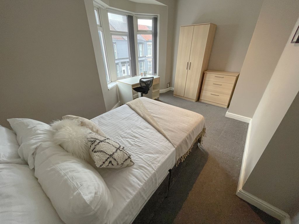 Property photo 3 of 7 35 Southdale(4)