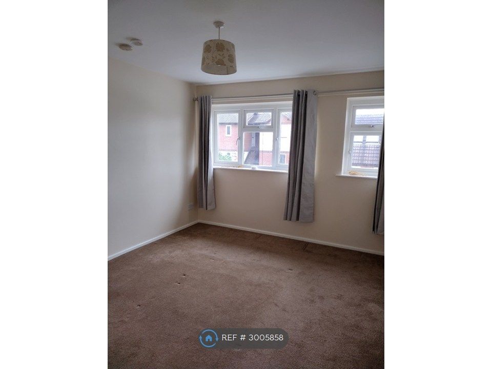 Property photo 3 of 10 Bedroom 2