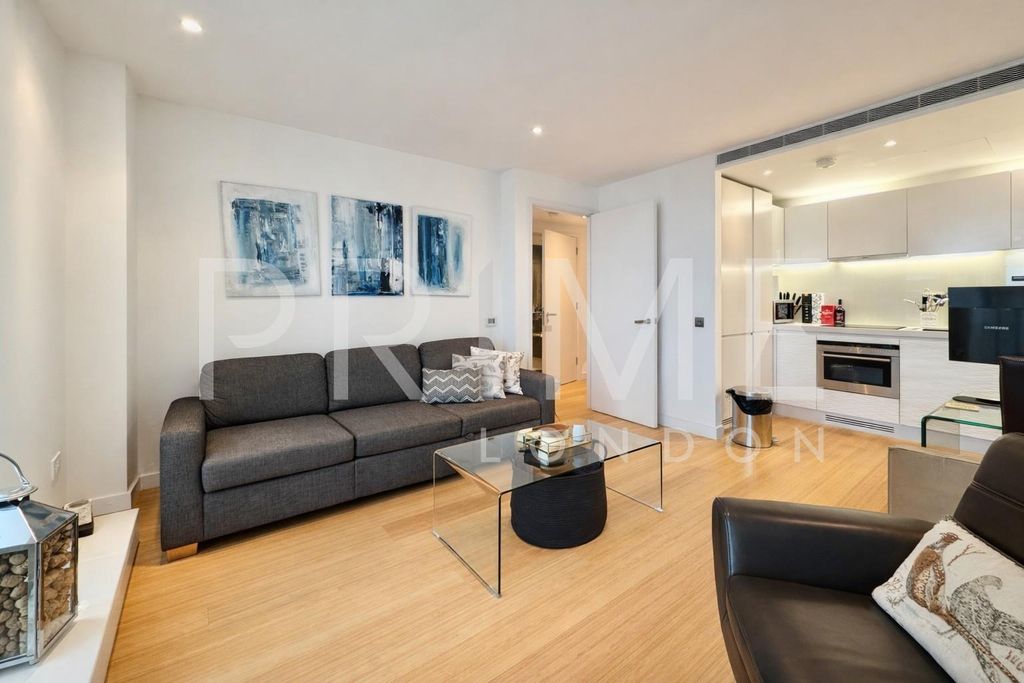 Property photo 3 of 13 Living.Jpg