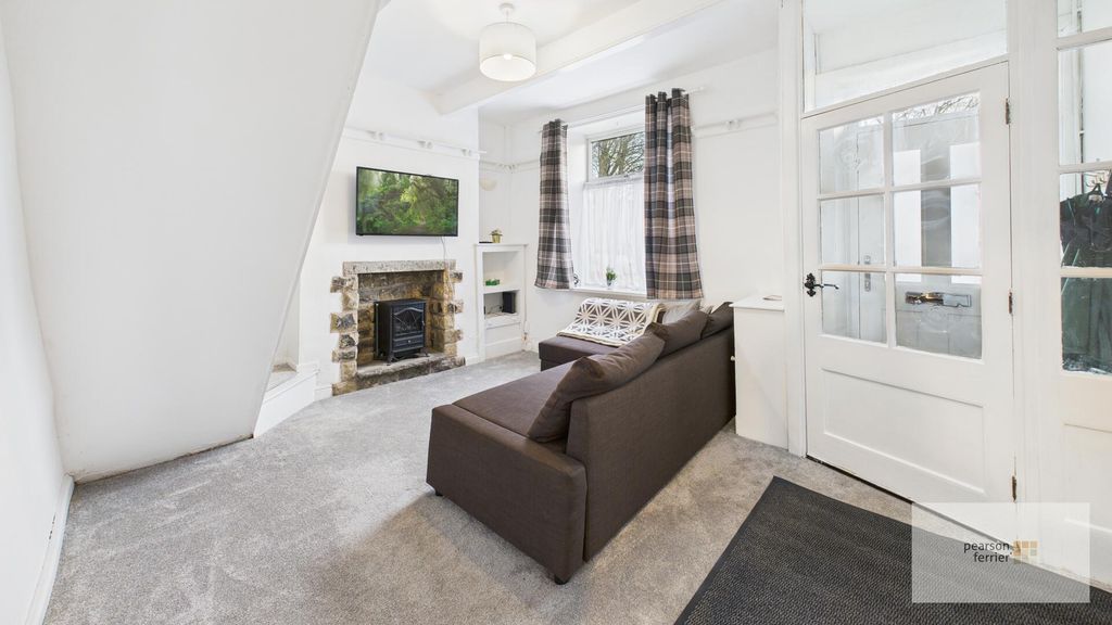 Property photo 3 of 11 Living Room