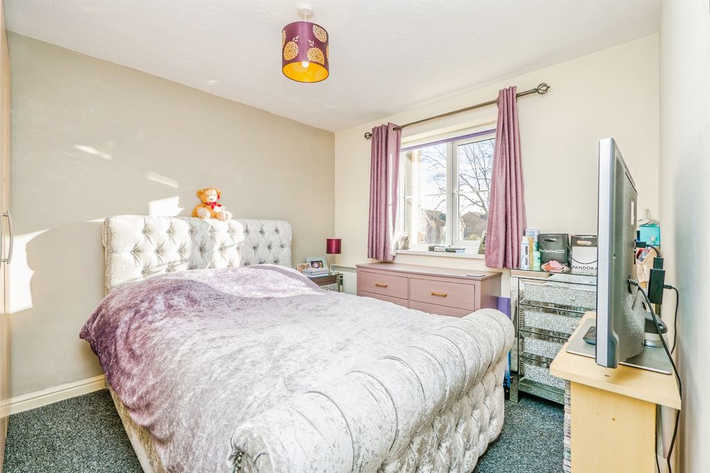 Property photo 3 of 15 Double Bedroom