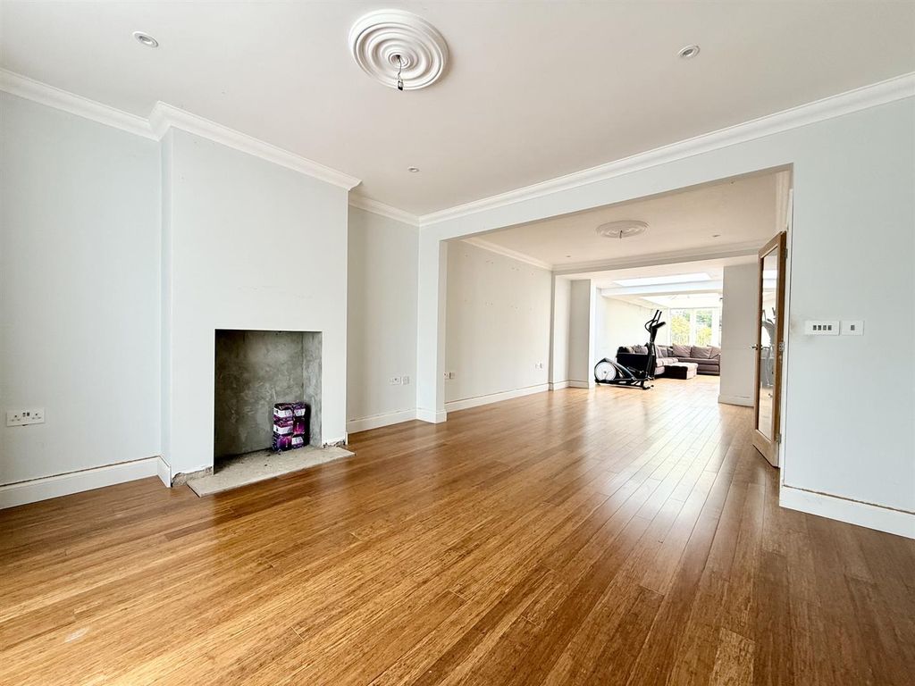 Property photo 3 of 25 Living/Dining Room Area