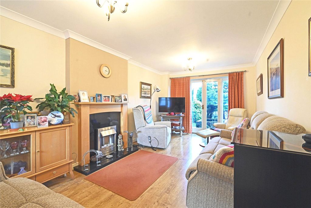 Property photo 2 of 22 Lounge