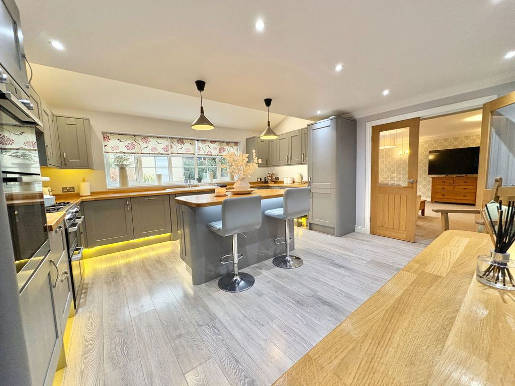 Property photo 2 of 32