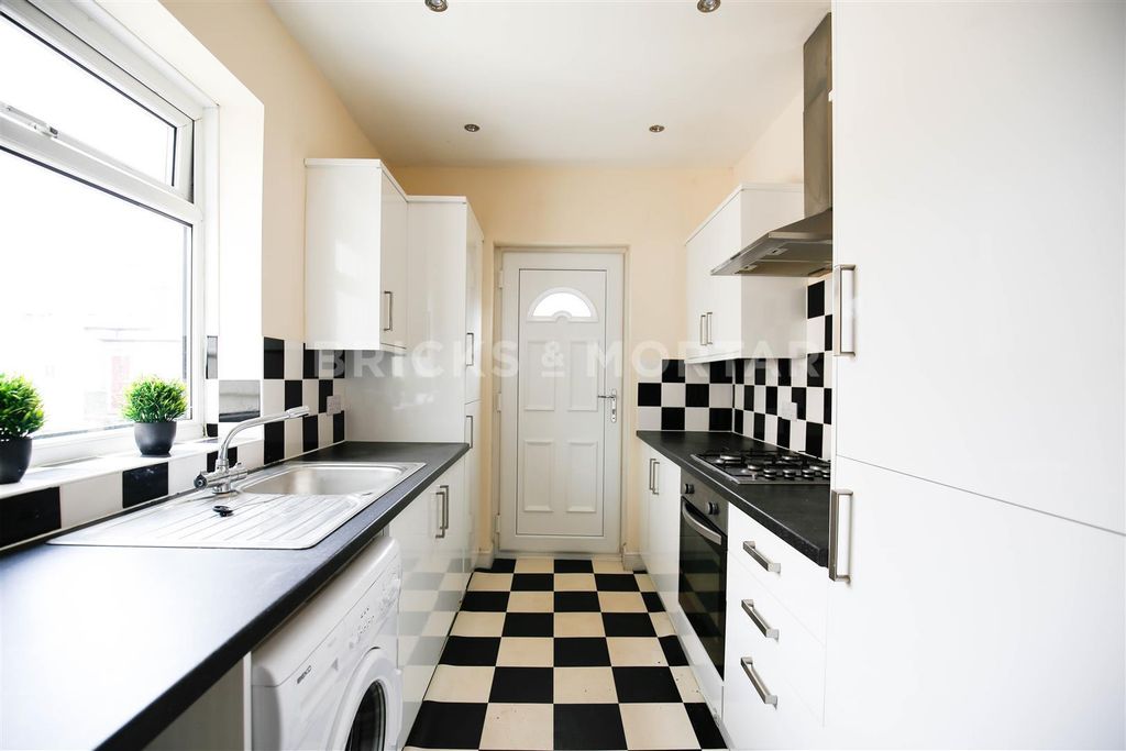 Property photo 2 of 8 Z-Gu_En9Pthjazfdb_H9Ddmrtvw.Jpg