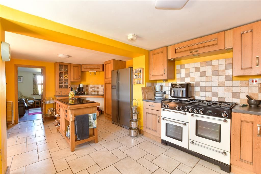Property photo 3 of 14 Kitchen