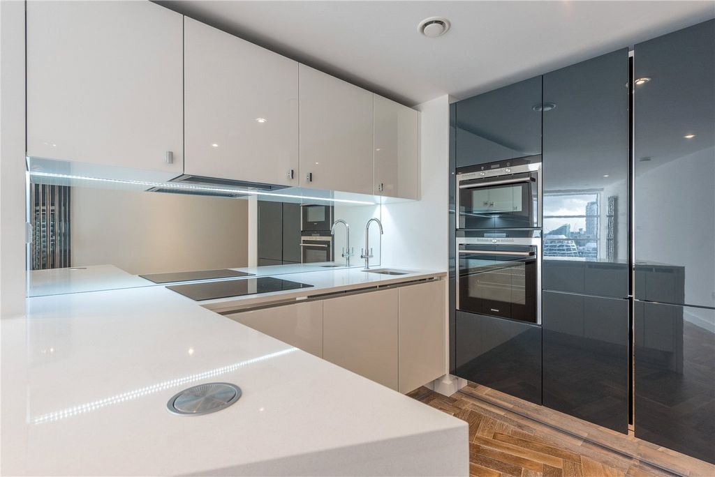 Property photo 3 of 9 Kitchen